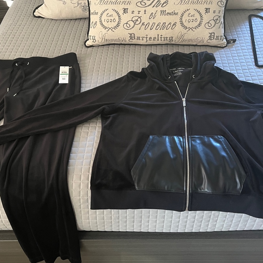 Calvin Klein Black velvet zipper hoodie and pant set - Picture 2 of 15